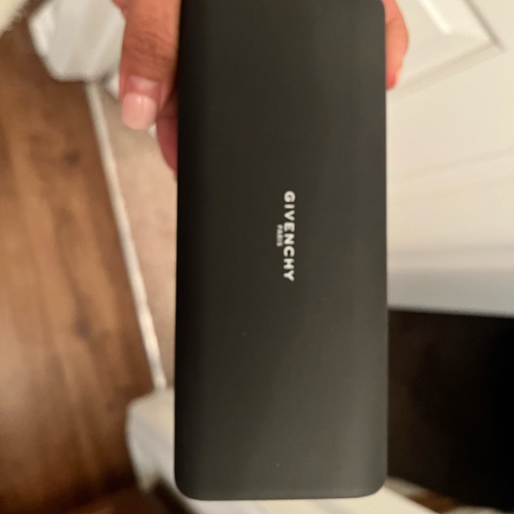 Givenchy Sunglass - Picture 5 of 5